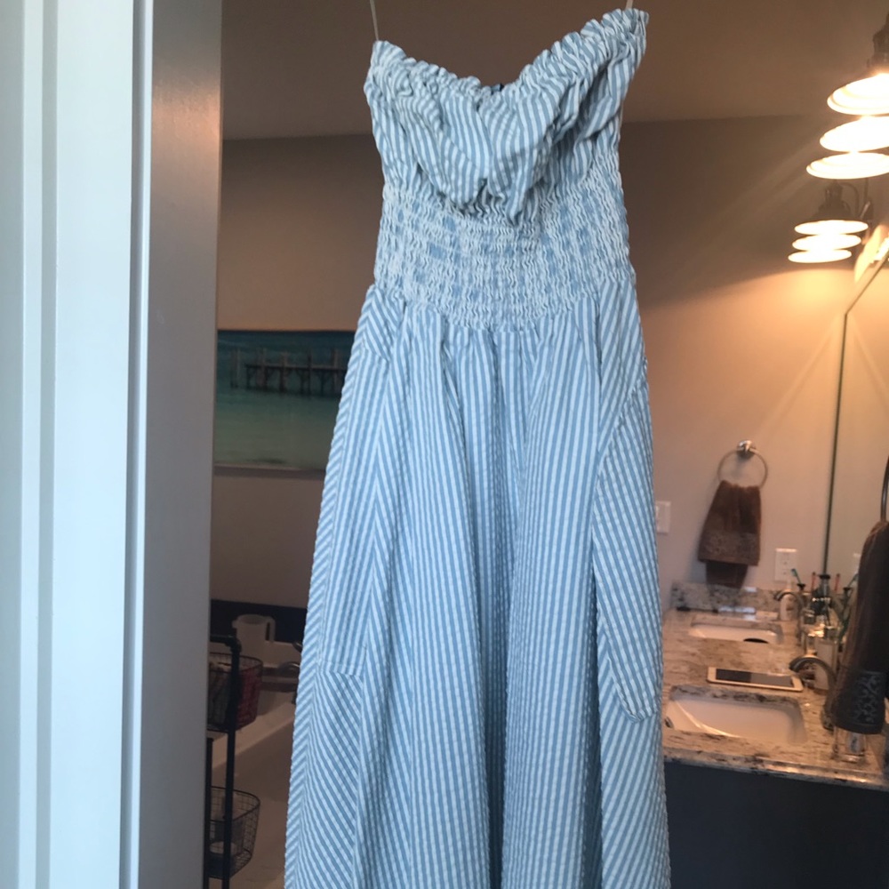 Seersucker Strapless Dress w/ pockets